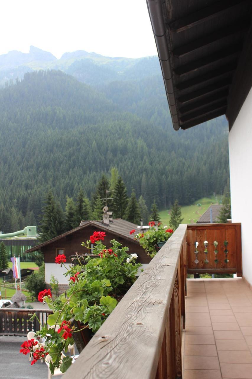 Garni Hirsch Otel Canazei Dış mekan fotoğraf